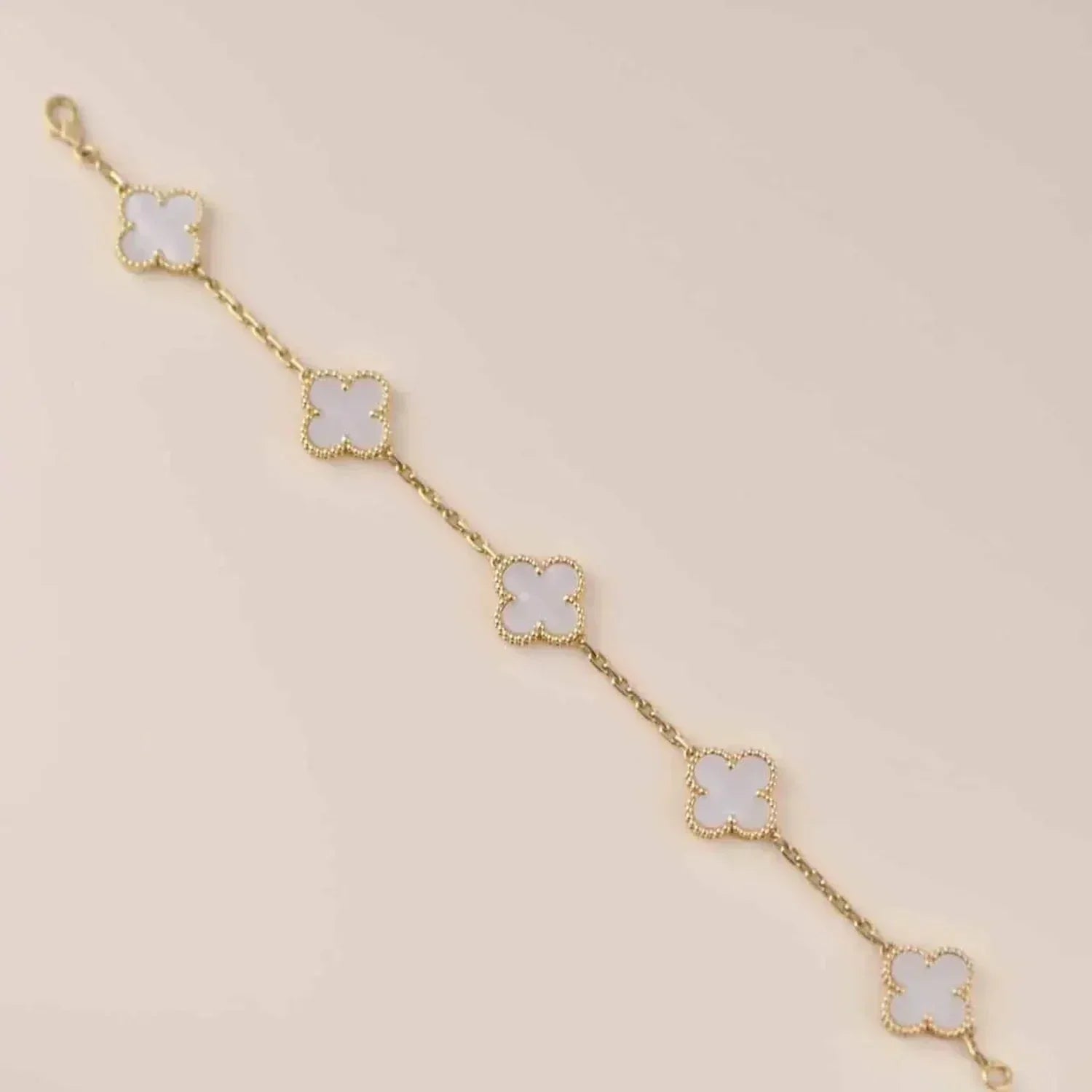CLOVER  5 MOTIF WHITE MOP BRACELET