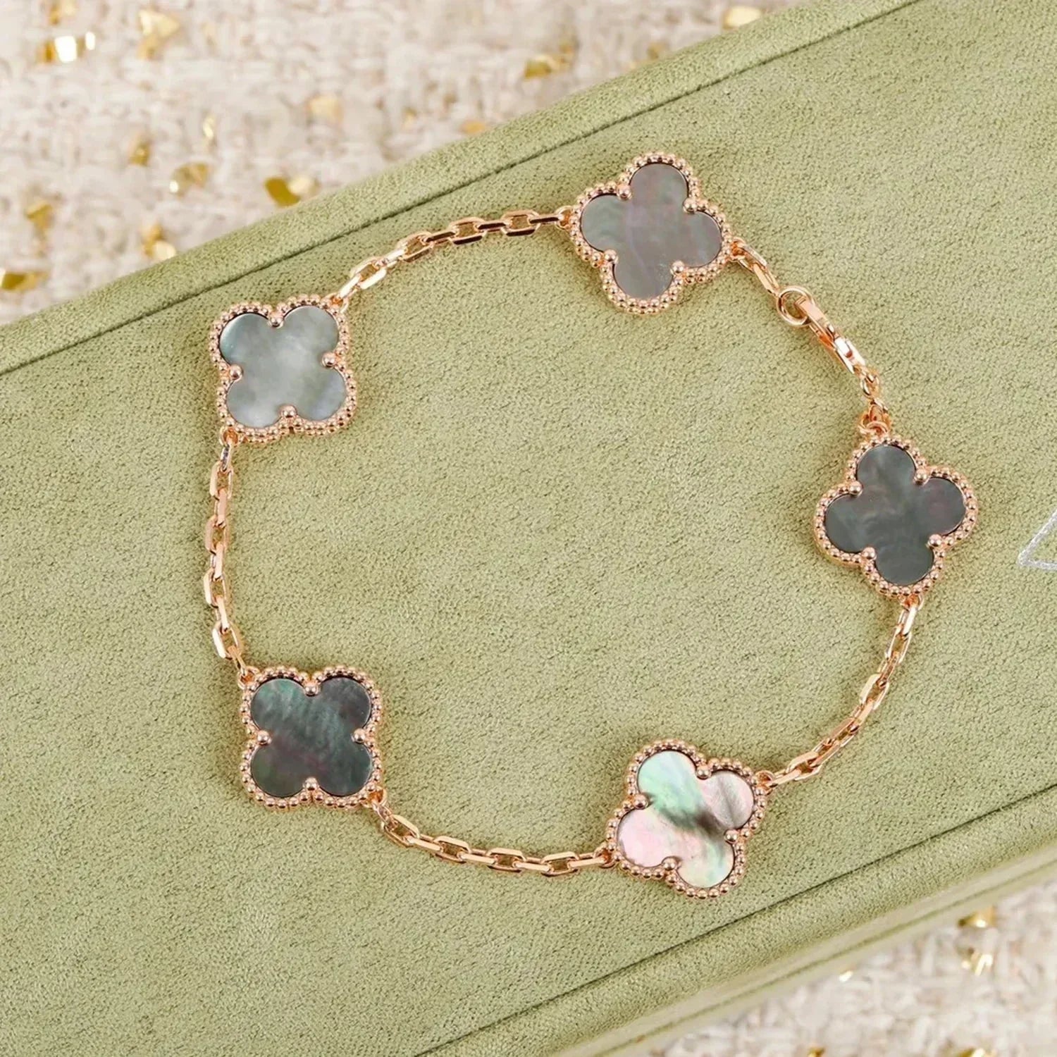 CLOVER 5 MOTIF GRAY MOP  BRACELET
